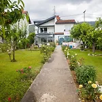 Villa Riverside Pearl House By The River And Swimming Pool *