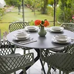Villa Riverside Pearl House By The River And Swimming Pool *