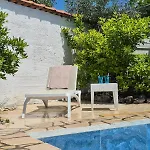 Riverside Pearl House By The River And Swimming Pool