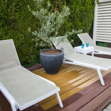 Riverside Pearl House By The River And Swimming Pool