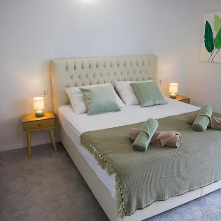 Villa Riverside Pearl House By The River And Swimming Pool *