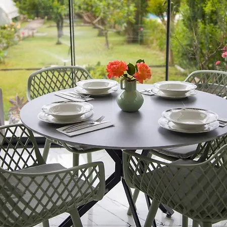 Villa Riverside Pearl House By The River And Swimming Pool *