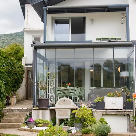 Riverside Pearl House By The River And Swimming Pool *