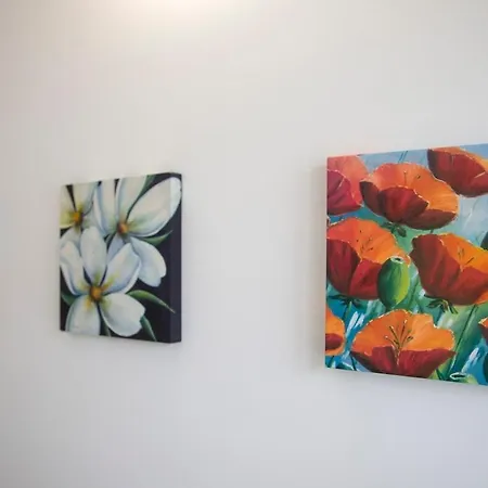 Villa Riverside Pearl House By The River And Swimming Pool