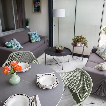 Villa Riverside Pearl House By The River And Swimming Pool