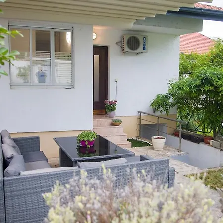 Riverside Pearl House By The River And Swimming Pool *