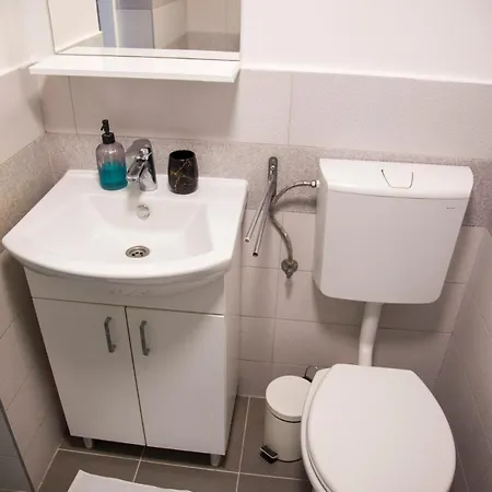 Villa Riverside Pearl House By The River And Swimming Pool