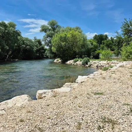 Riverside Pearl House By The River And Swimming Pool