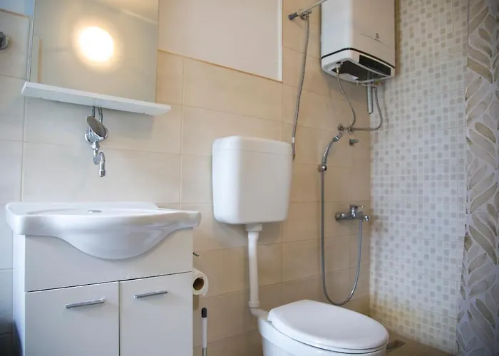 Villa Riverside Pearl House By The River And Swimming Pool