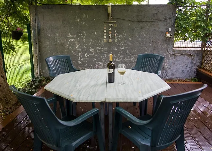 Villa Riverside Pearl House By The River And Swimming Pool