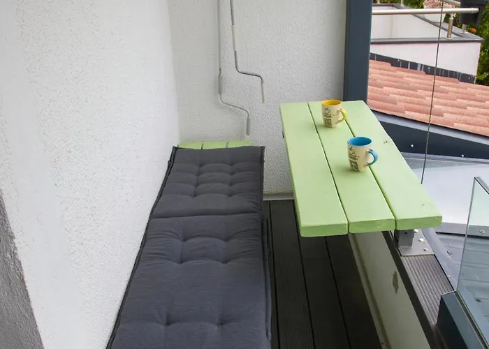 Villa Riverside Pearl House By The River And Swimming Pool *