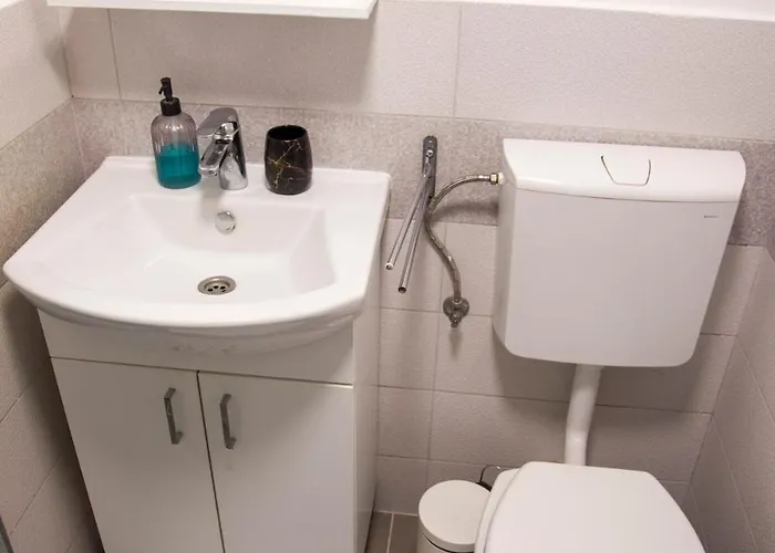 Villa Riverside Pearl House By The River And Swimming Pool