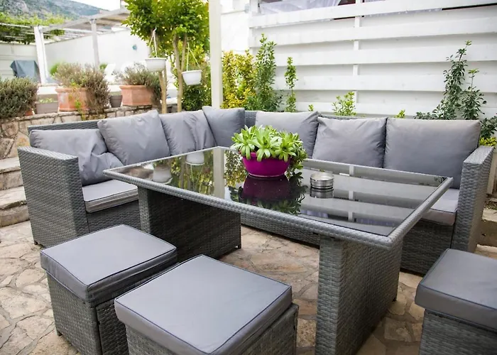 Riverside Pearl House By The River And Swimming Pool *